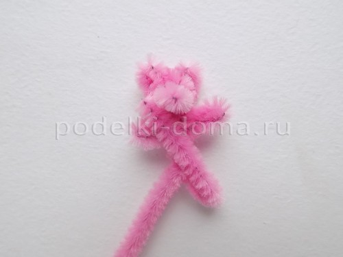 Плюшевый медвежонок из синельной проволоки