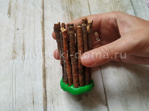 Домик и окошко — поделки из веточек