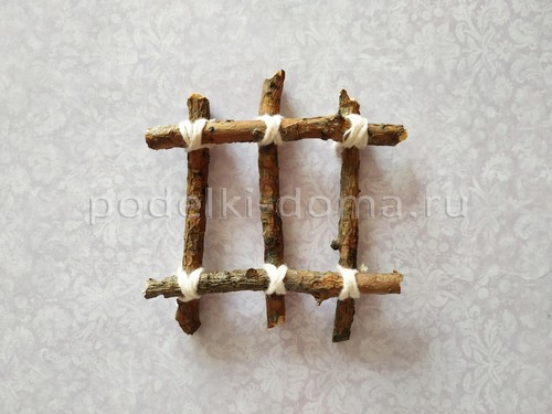 Домик и окошко — поделки из веточек