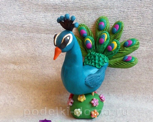 «Павлин» — аппликация из природного материала