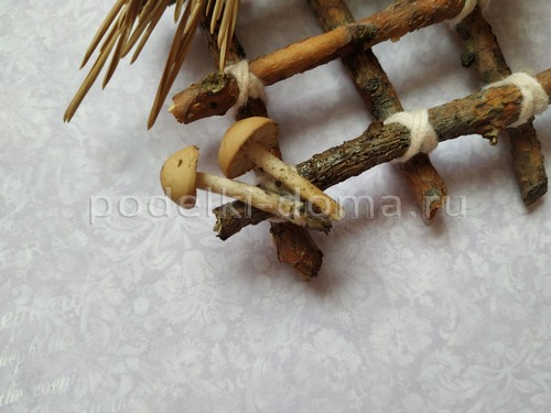 Домик и окошко — поделки из веточек