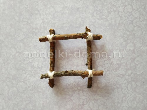 Домик и окошко — поделки из веточек