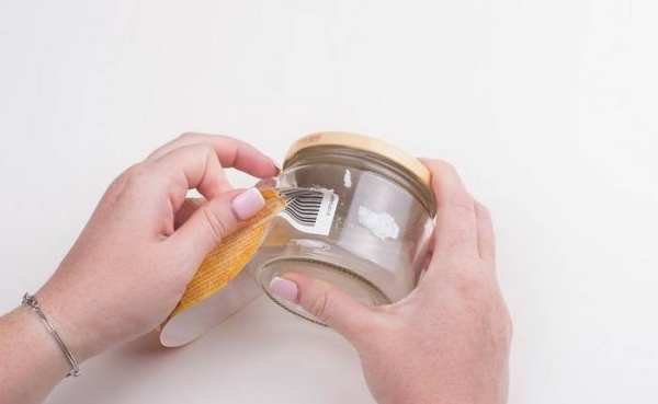 Способы, которые помогут легко отмыть стеклянные банки от этикеток и клея Способы, которые помогут легко отмыть стеклянные банки от этикеток и клея