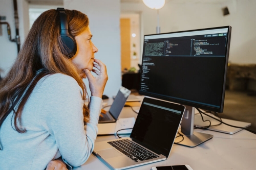 Нужна зарплата в 100 тыс. рублей? Выучите один язык программирования 