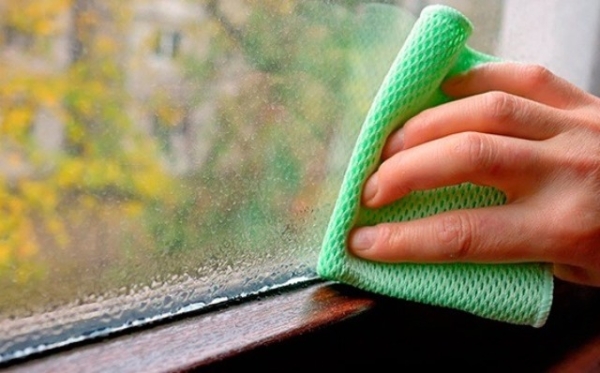 Какие народные средства и современные способы можно использовать, чтобы окна не плакали зимой