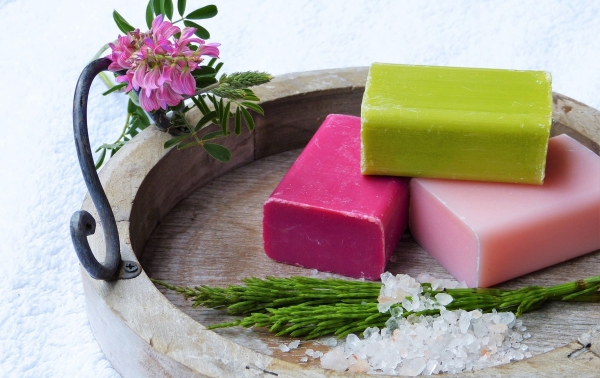 Мыло, сода или тальк: как с помощью повседневных средств убрать неприятный запах из обуви Мыло, сода или тальк: как с помощью повседневных средств убрать неприятный запах из обуви