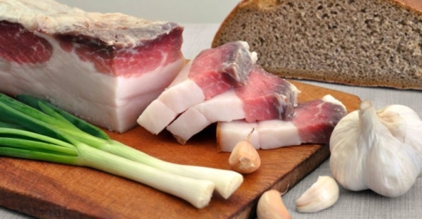 Упругость, запах и цвет: как правильно выбрать сало, простые способы Упругость, запах и цвет: как правильно выбрать сало, простые способы