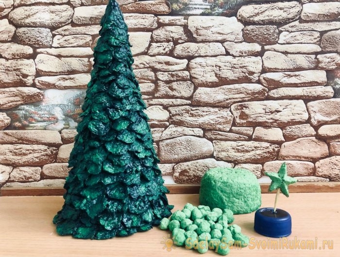 Новогодняя елочка из упаковки для яиц Новогодняя елочка из упаковки для яиц