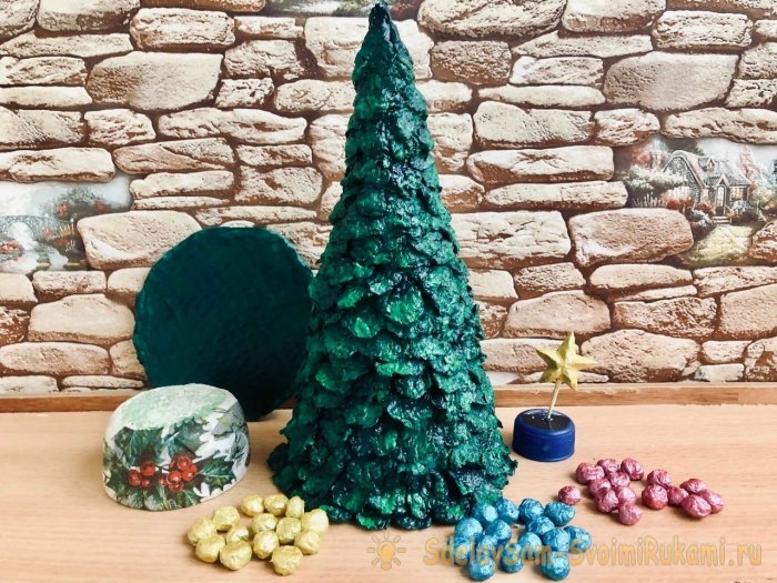 Новогодняя елочка из упаковки для яиц Новогодняя елочка из упаковки для яиц
