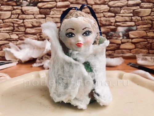 Снегурочка из смешанного папье-маше