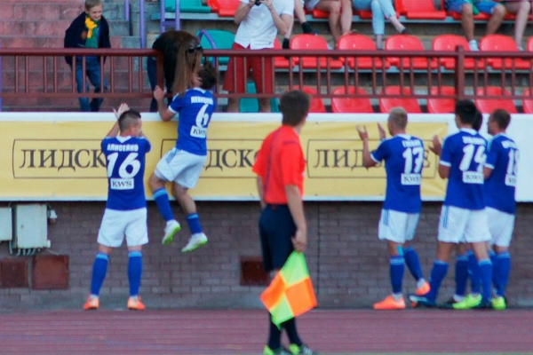 Парень решил сделать предложение возлюбленной, но что-то пошло не так. Курьез из нашего футбола