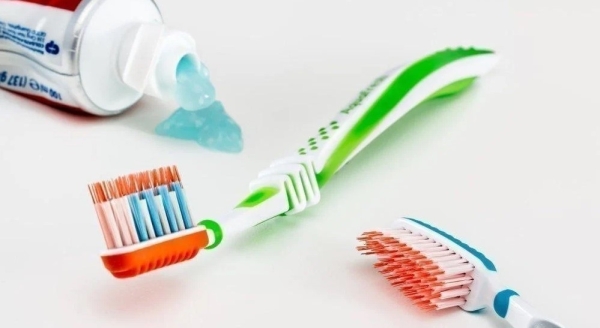 Волшебна зубная паста: какую посуду можно мыть и чистить средством для зубов Волшебна зубная паста: какую посуду можно мыть и чистить средством для зубов