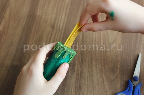 Как сделать свечу из картона и фоамирана Как сделать свечу из картона и фоамирана