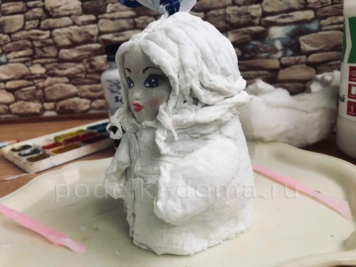 Снегурочка из смешанного папье-маше