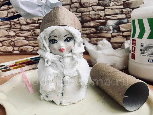 Снегурочка из смешанного папье-маше