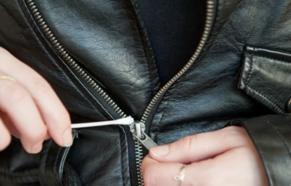 Как можно решить проблему заедающей молнии на одежде самостоятельно Как можно решить проблему заедающей молнии на одежде самостоятельно