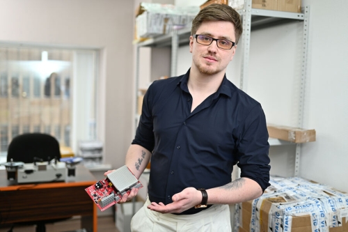 «90% компаний не могут с нами работать». Глава предприятия — о ситуации с чипами в России «90% компаний не могут с нами работать». Глава предприятия — о ситуации с чипами в России