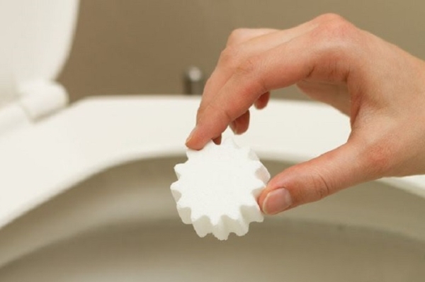 Как почистить унитаз без специальных средств и ершика: делаем самодельные бомбочки для туалета Как почистить унитаз без специальных средств и ершика: делаем самодельные бомбочки для туалета