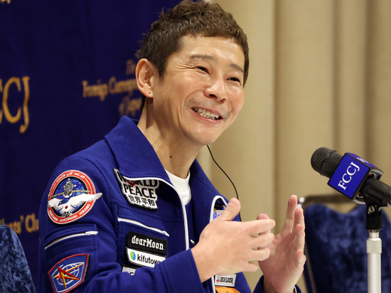 Названы участники первого туристического полета на Луну