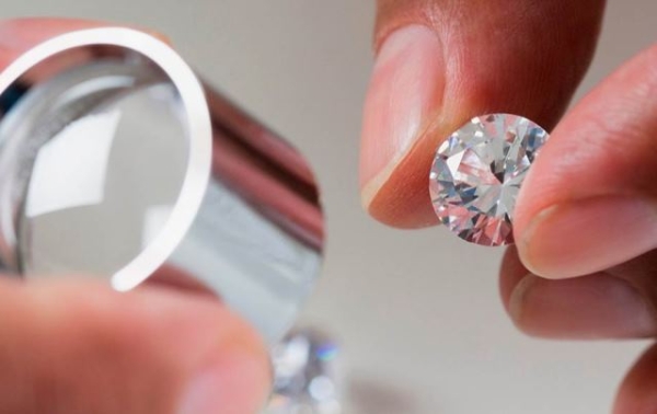 Как отличить настоящий бриллиант от подделки