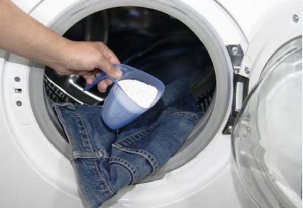 Особенности машинной и ручной стирки джинсов, сохраняющей их первоначальный цвет и текстуру Особенности машинной и ручной стирки джинсов, сохраняющей их первоначальный цвет и текстуру
