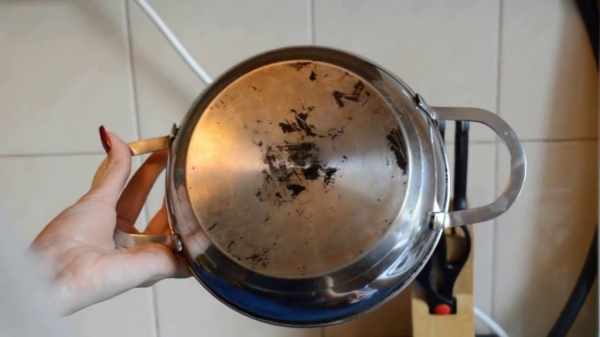 Простые средства, которые помогут очистить кастрюли и сковородки от нагара в домашних условиях