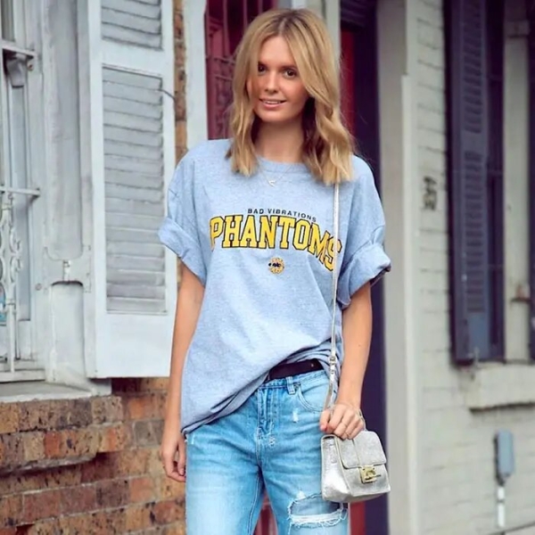 Секреты стиля: топ лайфхаков, как красиво заправить футболку Секреты стиля: топ лайфхаков, как красиво заправить футболку