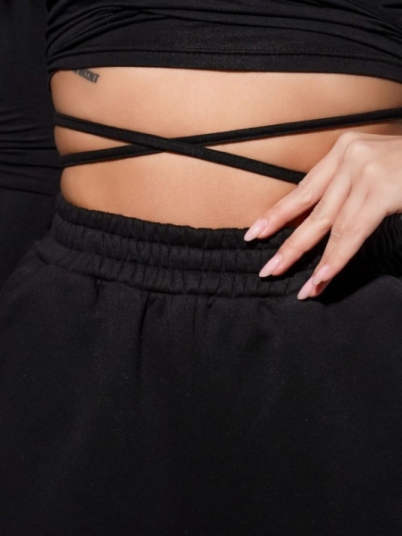 Секреты стиля: топ лайфхаков, как красиво заправить футболку Секреты стиля: топ лайфхаков, как красиво заправить футболку