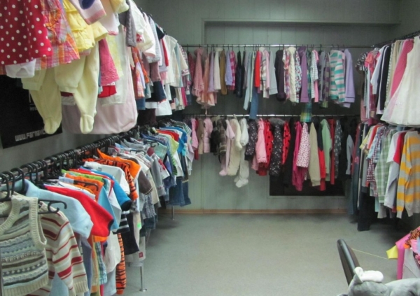 Стоит ли покупать детсткие вещи в секонд-хенде, как их отстирать