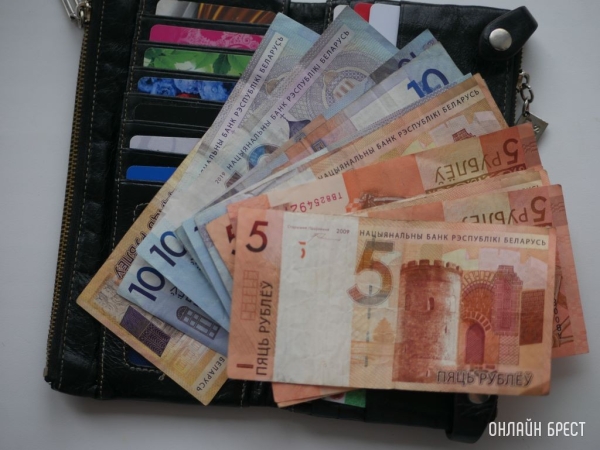 пособия семьям с детьми. пособия семьям с детьми. семья с низким доходом. выплата на детей 450 тысяч рублей. комиссия валюта.