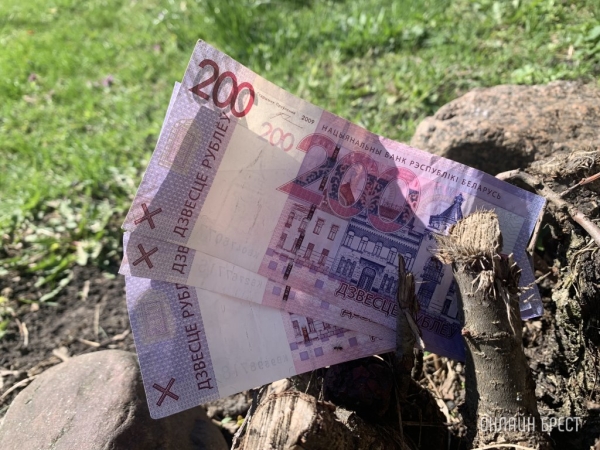 Зарплаты некоторых категорий бюджетников хотят повысить в сентябре. Кому повезет?