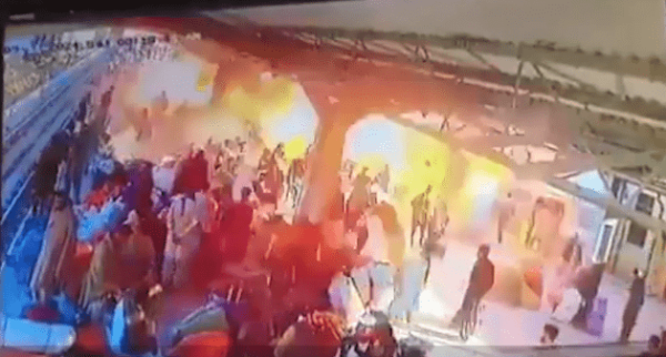 
												Смертник совершил теракт на вокзале в Пакистане — 24 человека погибли
											